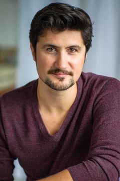 Rodrigo Beilfuss interpreta Simon