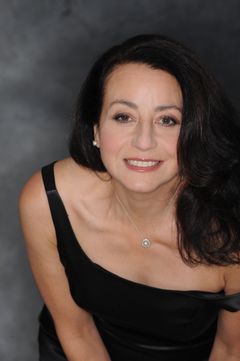 Linda Kutrubes interpreta Physician