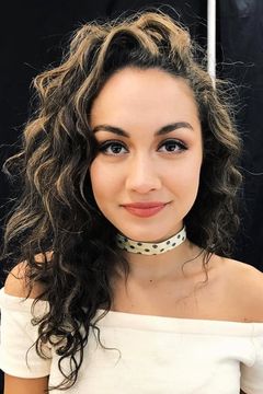 Meg DeLacy interpreta Cynthia 'Cindy' Burman / Shiv