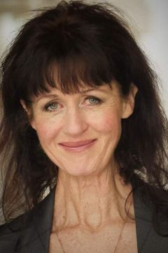 Carmel McGlone interpreta Bertha Chipper