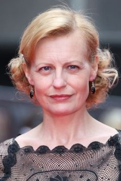 Anastasia Hille interpreta Mrs. Crawley