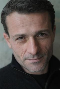Olivier Rousset interpreta Sarzac Policeman #2