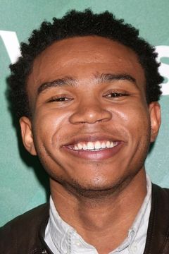 Robert Bailey Jr. interpreta Derek