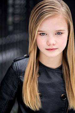 Kadence Kendall Roach interpreta Anna Hayford