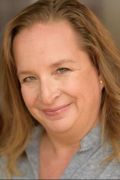 Stephanie Hill interpreta Waitress (uncredited)