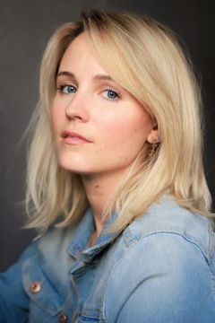 Sara Fletcher interpreta Tiffany
