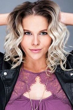Brooke Bowe interpreta Dancer