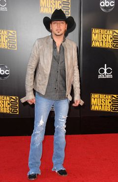 Jason Aldean interpreta Daniel