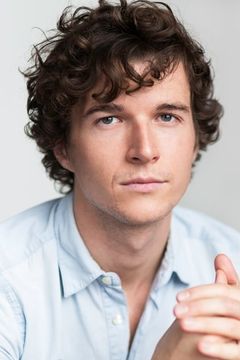 Thomas Vallières interpreta Alex
