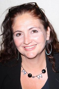 Tracy Reiner interpreta Emily