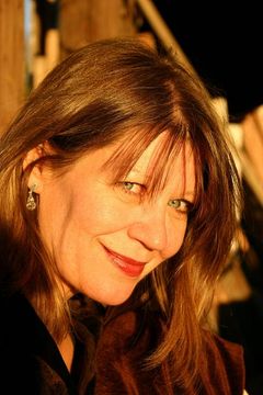 Annalee Jefferies interpreta Homeless Woman