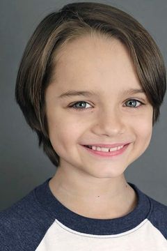 Silas Pereira-Olson interpreta 7 Year Old Island Boy (uncredited)