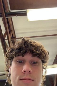 Alfie Byers interpreta Young Ned
