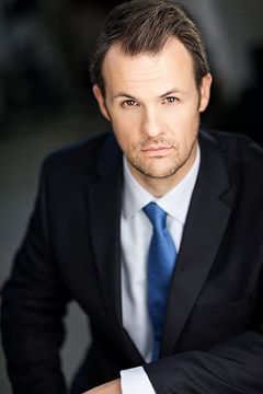 Cameron Dent interpreta Gym Teacher
