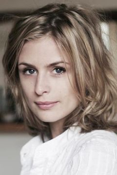 Jeanne Bournaud interpreta Alex