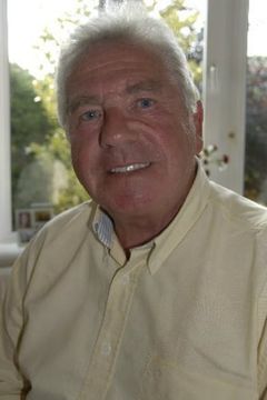 David Ross interpreta Selwyn-Swanton / Dr Selwyn Swanton
