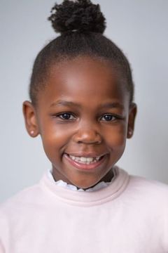 Karis Musongole interpreta Young Elphaba Thropp