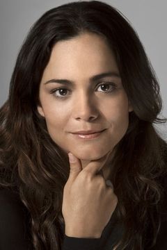 Alice Braga interpreta Angeline