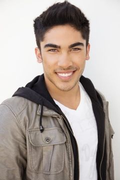 Dakota Adan interpreta Rory