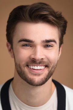 Tyler Roberge interpreta Ariana's Boyfriend