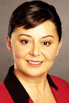 Parla Şenol interpreta Madame Özdil