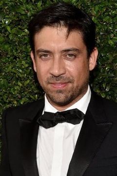 Alfonso Gomez-Rejon interpreta Party Guest (uncredited)