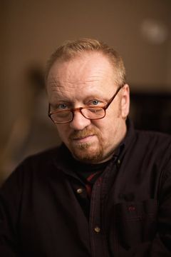 Jasmin Geljo interpreta Detective Brodowski