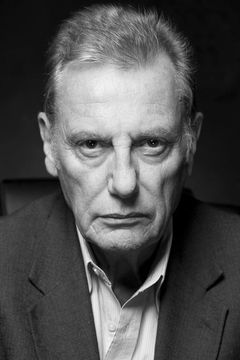 Paul Darrow interpreta Doctor