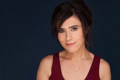 Rebecca Hart interpreta Nipple Confusion Guitarist