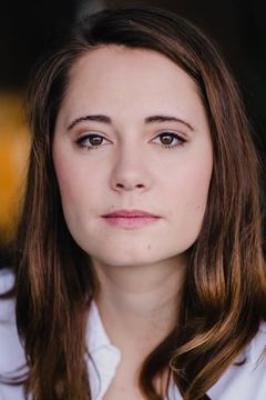 Abigail Winter interpreta Child in Hold
