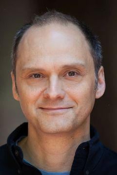 Michael Mastro interpreta Gino