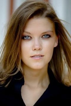Hayley Lovitt interpreta Young Janet
