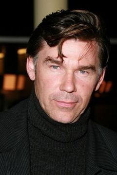 Clive Robertson interpreta Hova's Wasp (voice)