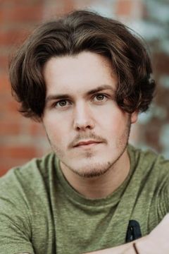 Gavin Lee Lewis interpreta Londoner (uncredited)