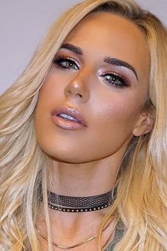 C.J. Perry interpreta Becky