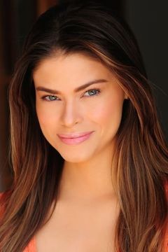 Shantel Wislawski interpreta Officer Julie Canaro