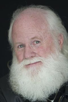 Phil Pierce interpreta Mall Santa