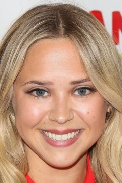 Lo Graham interpreta Daughter in Store