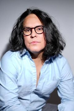Jonas Paz-Benavides interpreta Journalist