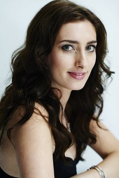 Jessica Knappett interpreta Lisa