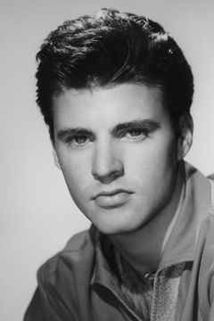 Ricky Nelson interpreta Books' Fellow Lawman in Flashback (archive footage / uncredited)