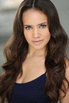 Allie Bertram interpreta Kim