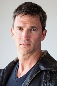 Aaron Craig interpreta US Tank Driver
