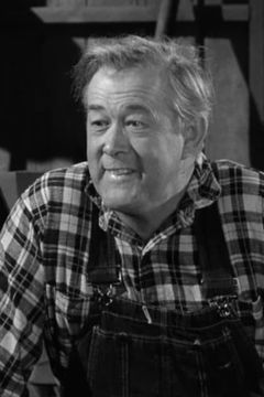 Woody Chambliss interpreta Blacksmith (uncredited)