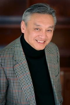 Vincent Cheng interpreta Uncle Kuan