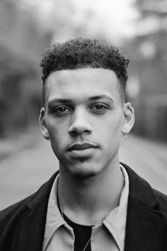 Jordan Bolger interpreta Miles
