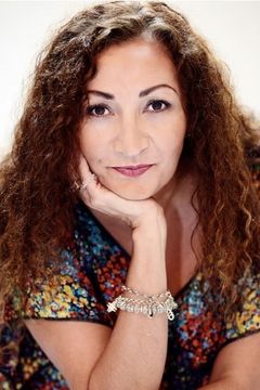 Barbara Gouskos interpreta Patient