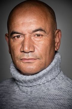 Temuera Morrison interpreta Axel Hood