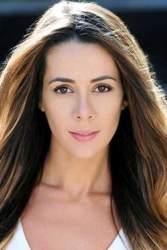 Brittany O'Connor interpreta Cake Girl