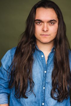 Lorenzo Silva interpreta Skater Boy (uncredited)